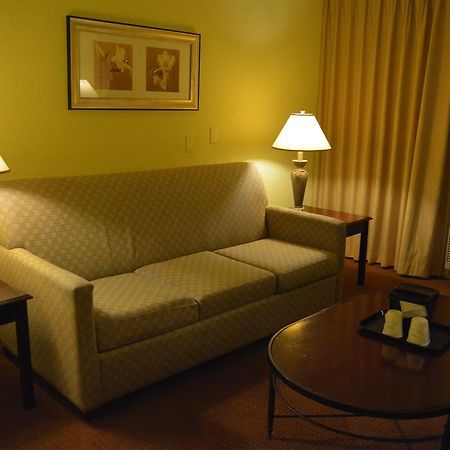 Ramada By Wyndham Wichita Airport Hotel Ngoại thất bức ảnh