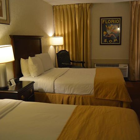 Ramada By Wyndham Wichita Airport Hotel Ngoại thất bức ảnh