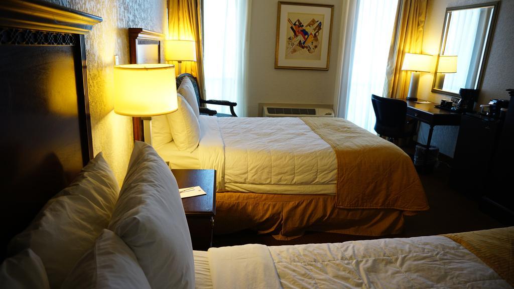 Ramada By Wyndham Wichita Airport Hotel Ngoại thất bức ảnh
