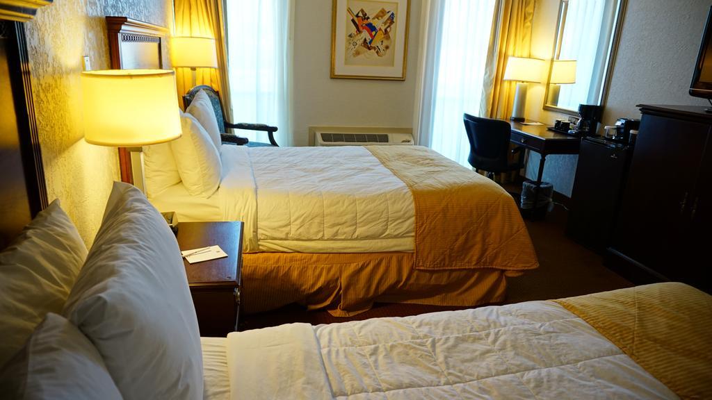 Ramada By Wyndham Wichita Airport Hotel Ngoại thất bức ảnh