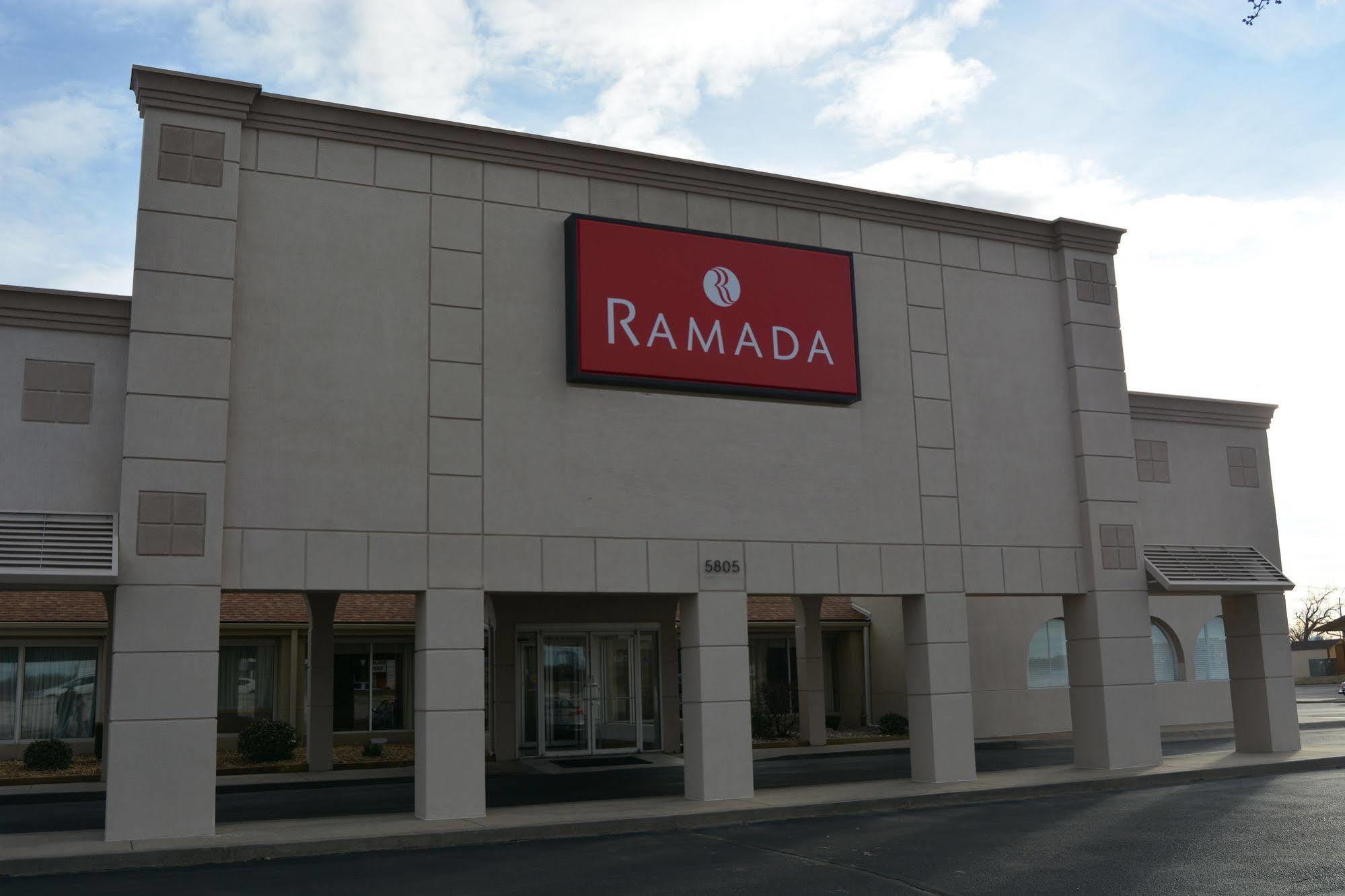 Ramada By Wyndham Wichita Airport Hotel Ngoại thất bức ảnh