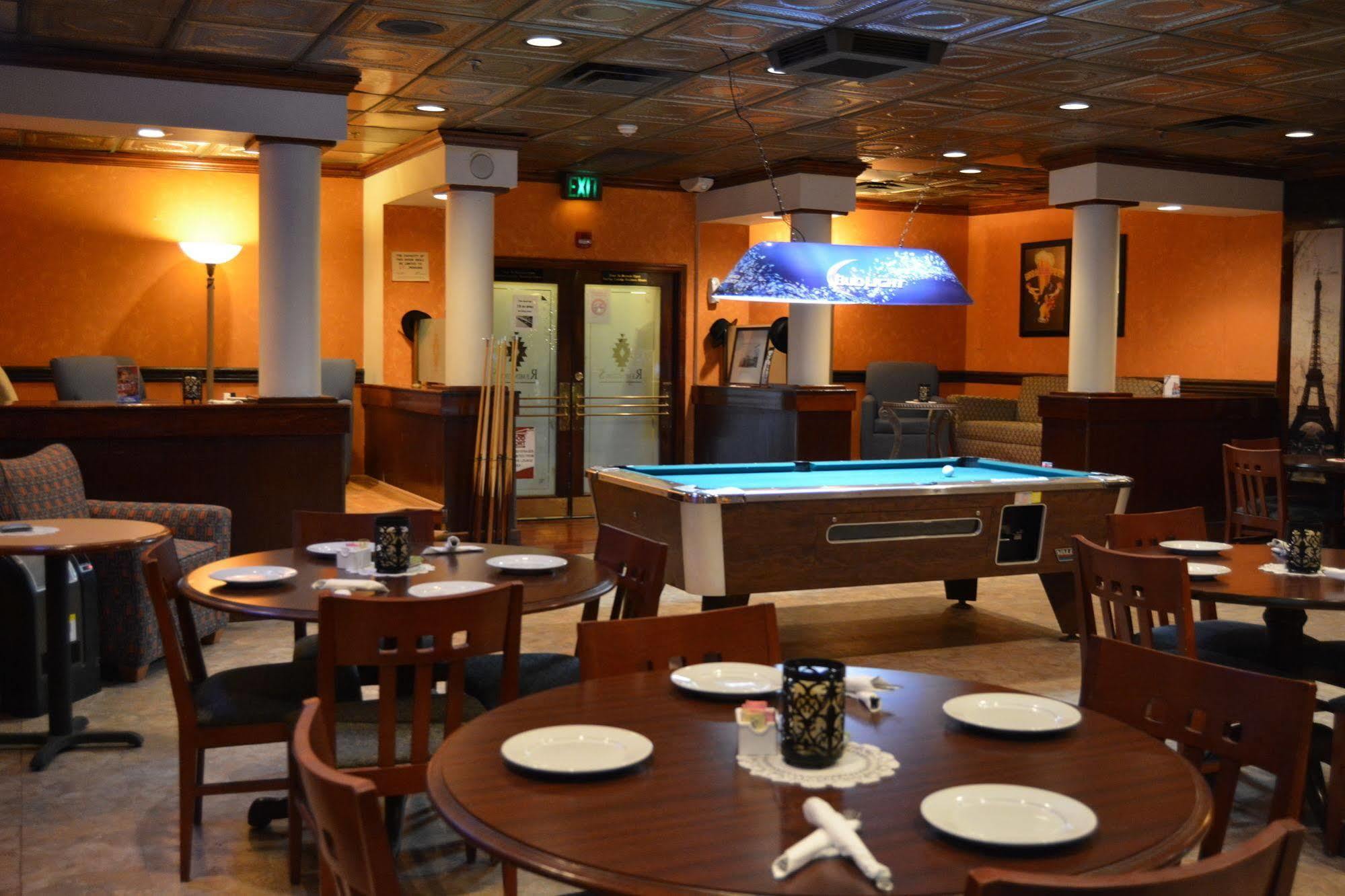 Ramada By Wyndham Wichita Airport Hotel Ngoại thất bức ảnh
