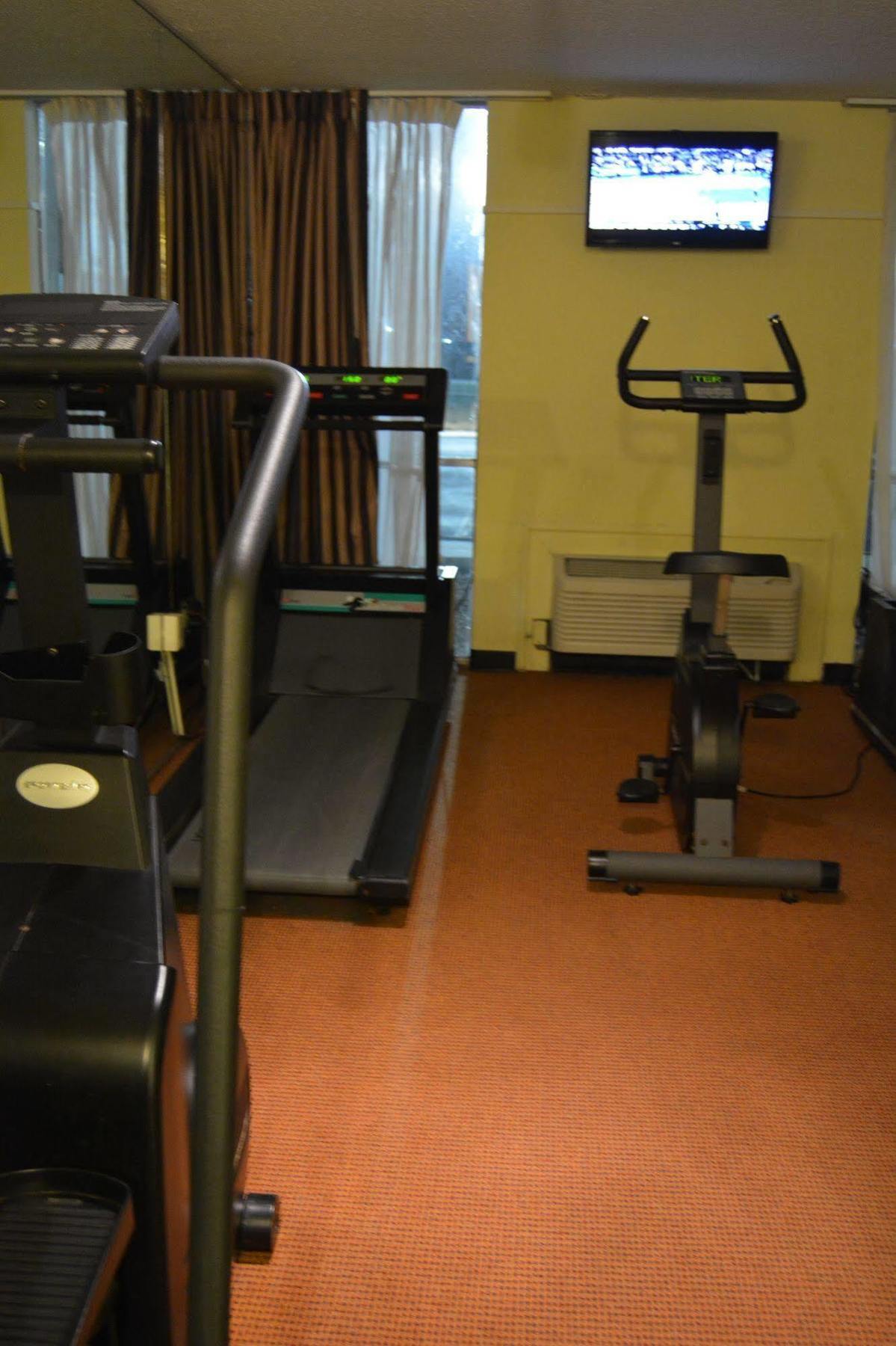 Ramada By Wyndham Wichita Airport Hotel Ngoại thất bức ảnh
