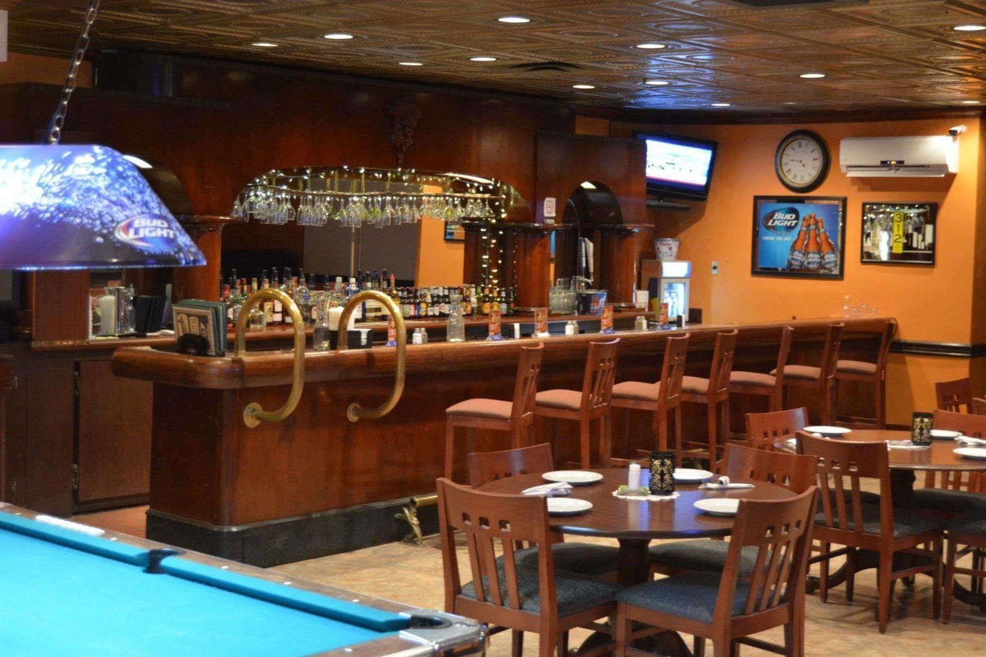 Ramada By Wyndham Wichita Airport Hotel Ngoại thất bức ảnh