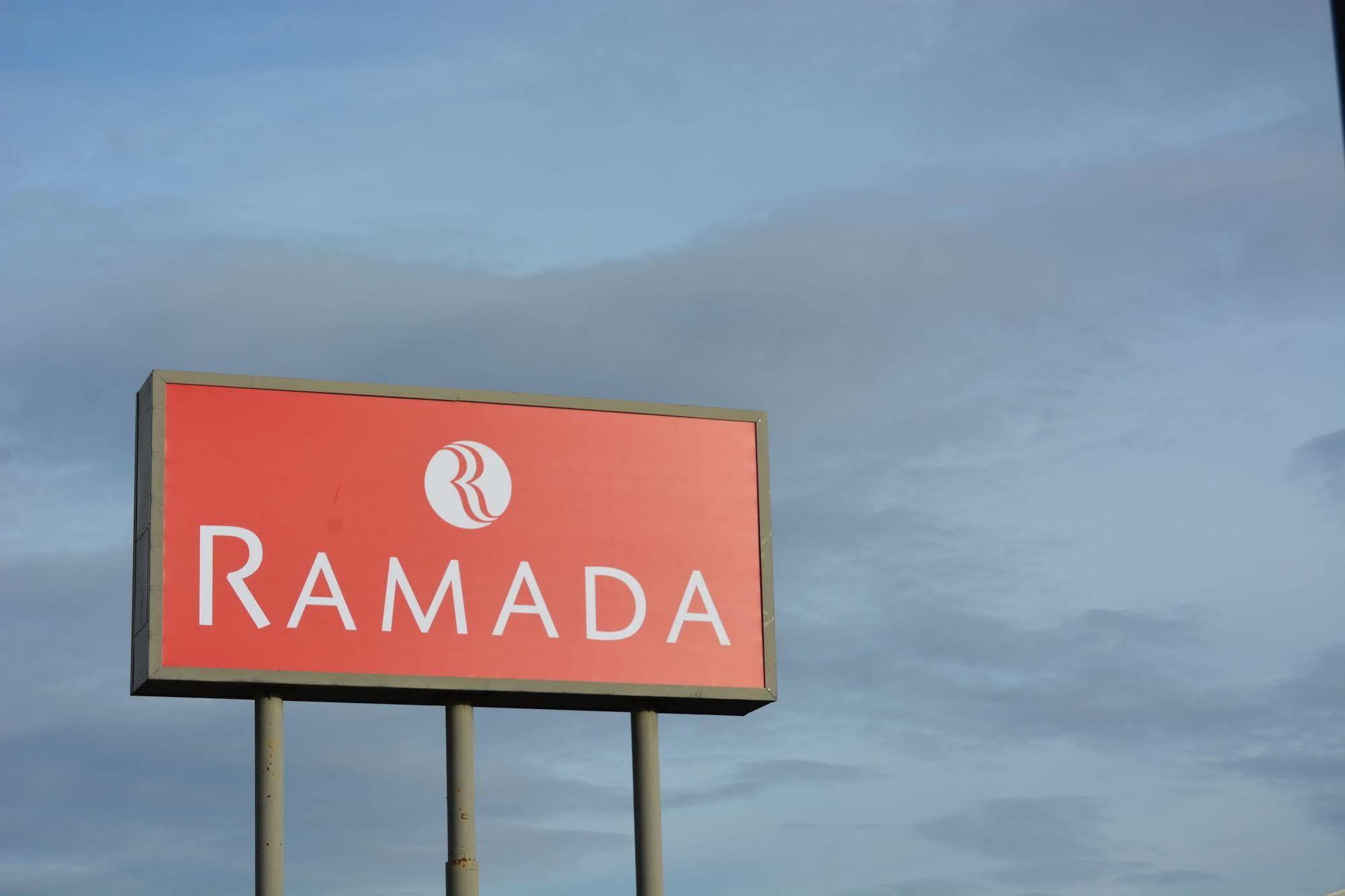 Ramada By Wyndham Wichita Airport Hotel Ngoại thất bức ảnh