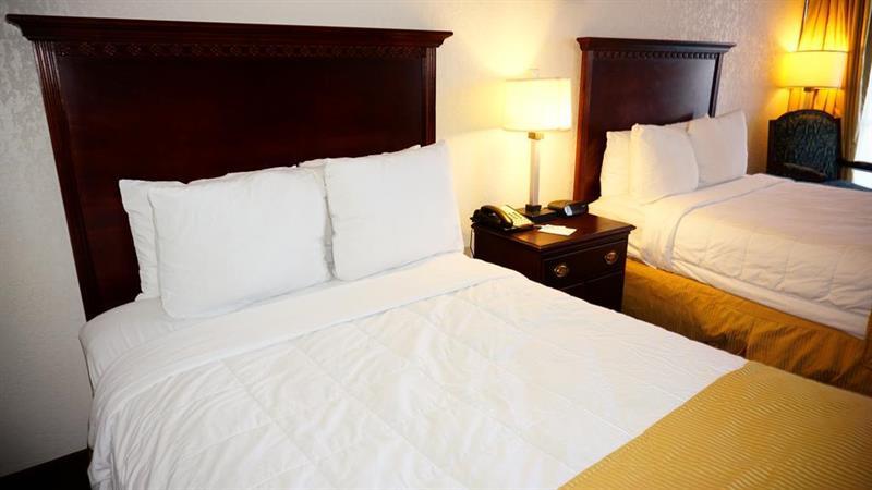 Ramada By Wyndham Wichita Airport Hotel Ngoại thất bức ảnh